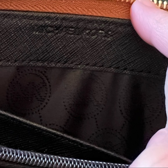 Michael Kors zip-close Wallet - Picture 5 of 6